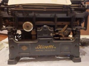 Olivetti-Ivrea-M40-macchina-da-scrivere-1930-1